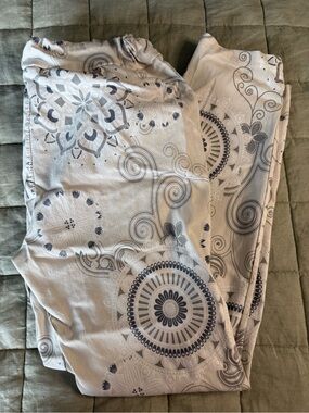 Beyond Capri Made in Italy Mandala Print Ankle Pants One Size Stretch Pull-On